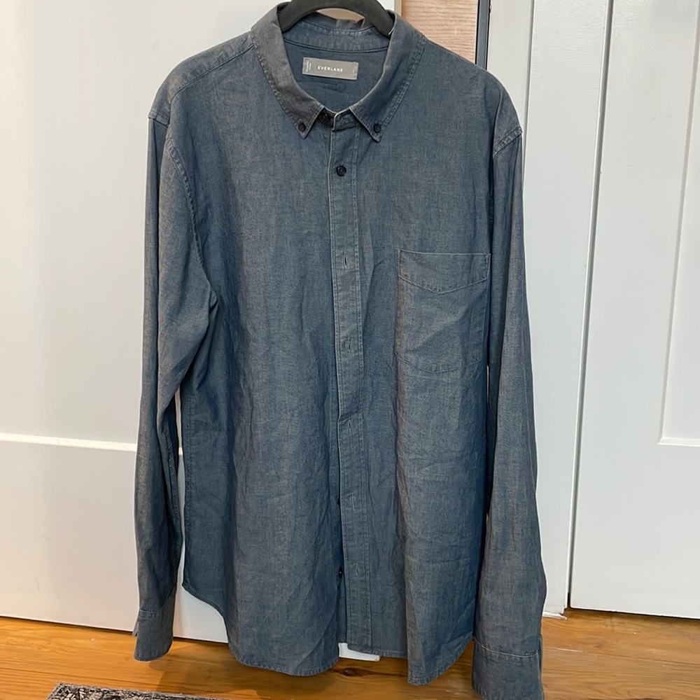 Everlane Large indigo colored button down shirt in like new condition